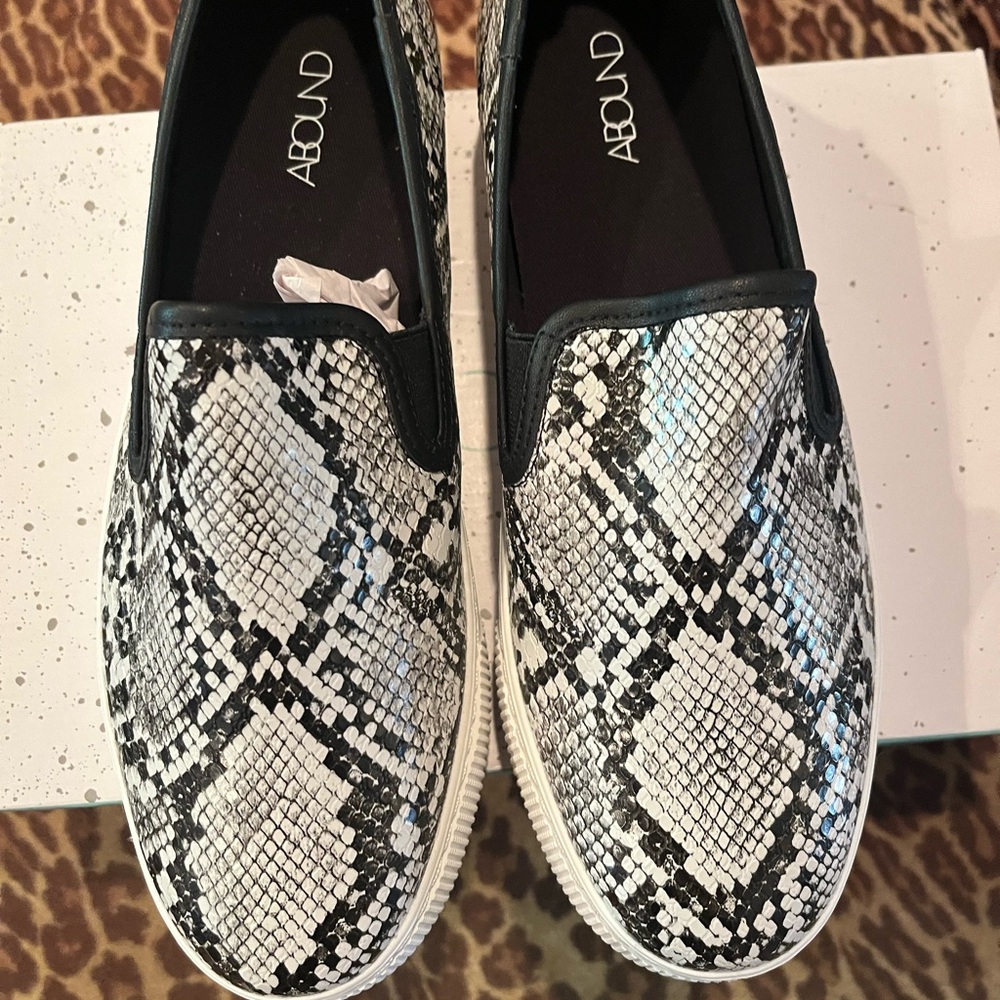 Abound slip on sneaker style faux snake shoes size 9